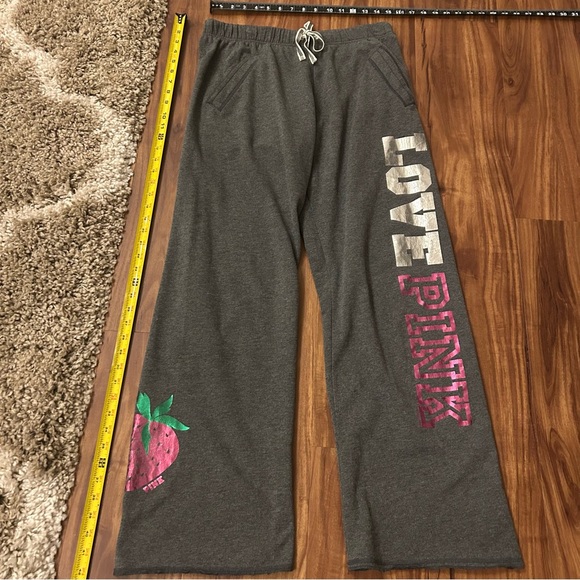 🍓🍓Adorable Y2K Victoria’s Secret Pink Strawberry set Hoodie sweat pants - Picture 9 of 16